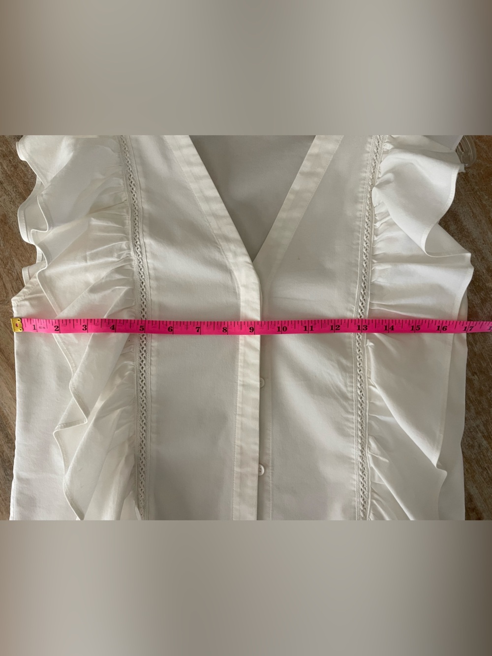 Alice + Olivia White Ruffle V-Neck Sleeveless Blouse - Picture 8 of 9